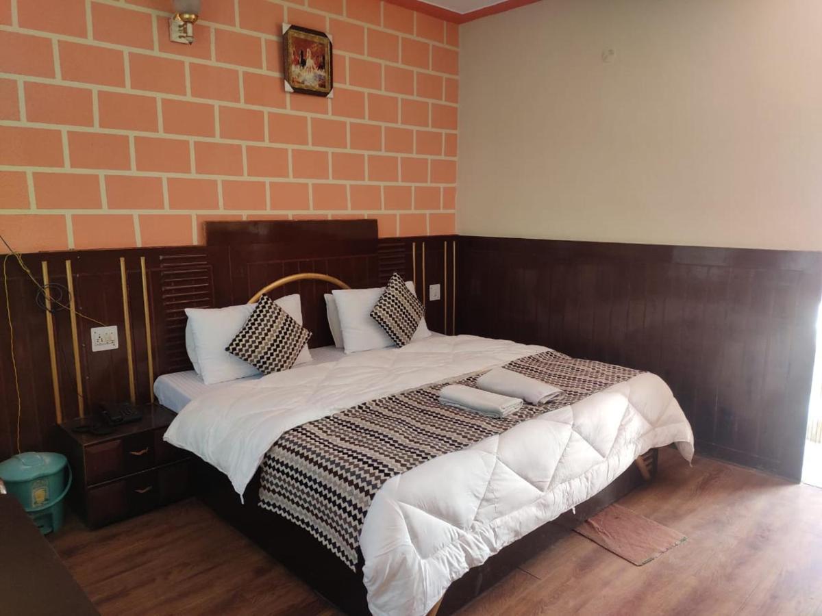 Hotel Deepraj, Kausani Kültér fotó