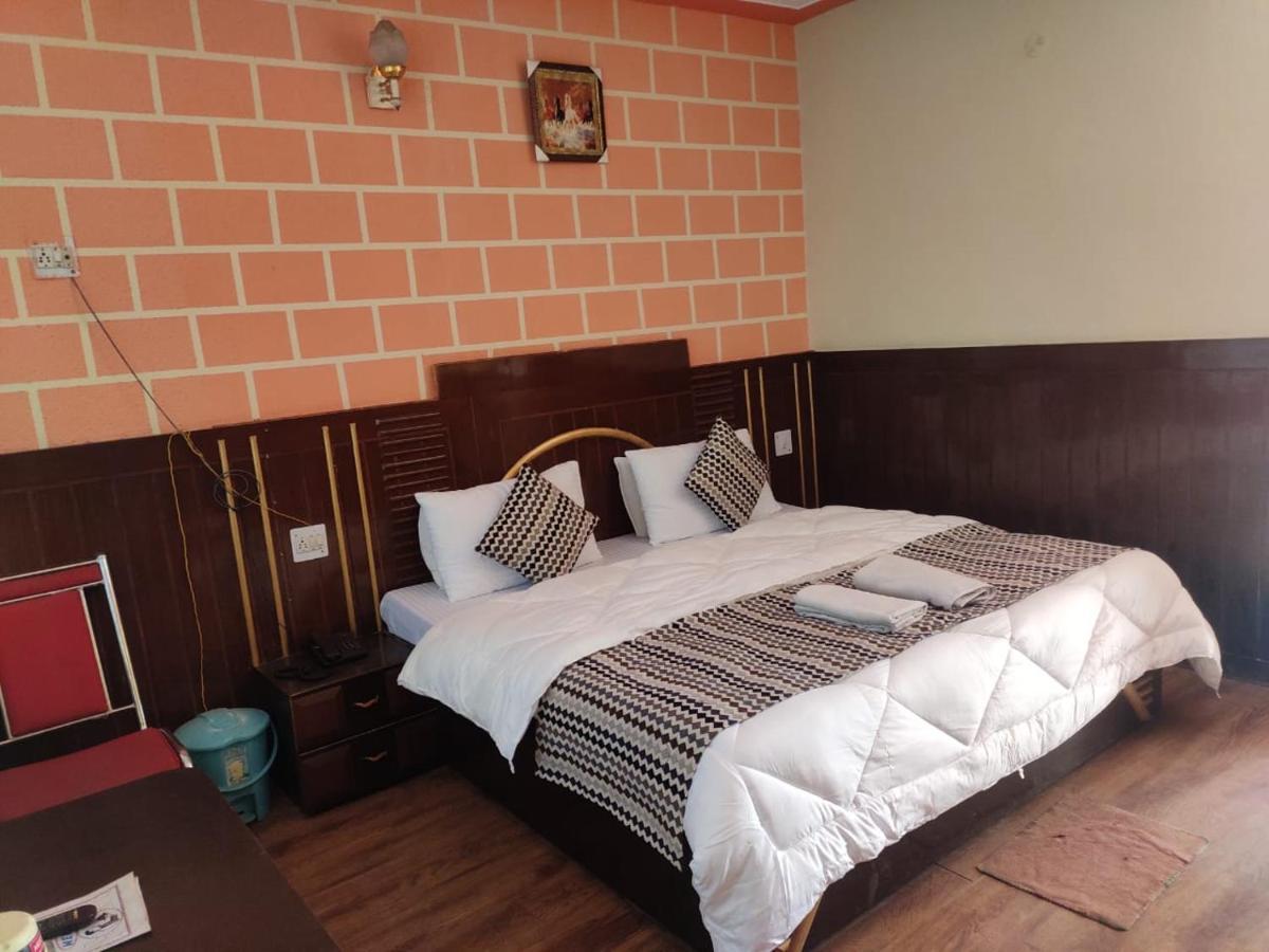 Hotel Deepraj, Kausani Kültér fotó