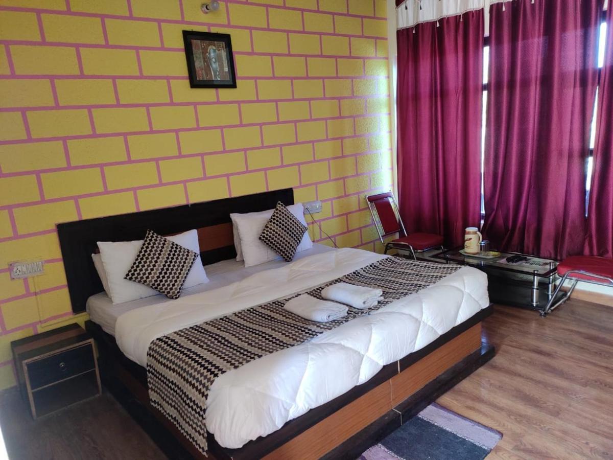 Hotel Deepraj, Kausani Kültér fotó